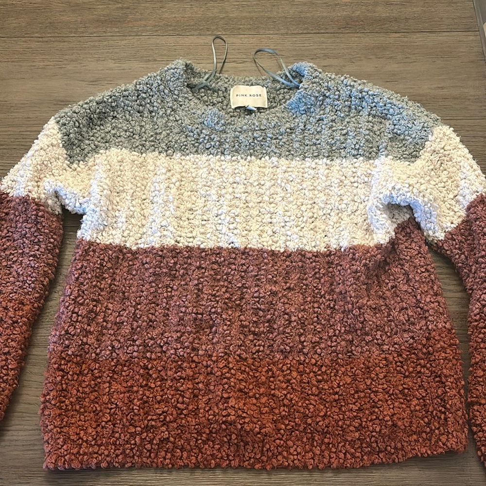 This is a pink rose sweater. Size small. this is perfect for the fall!